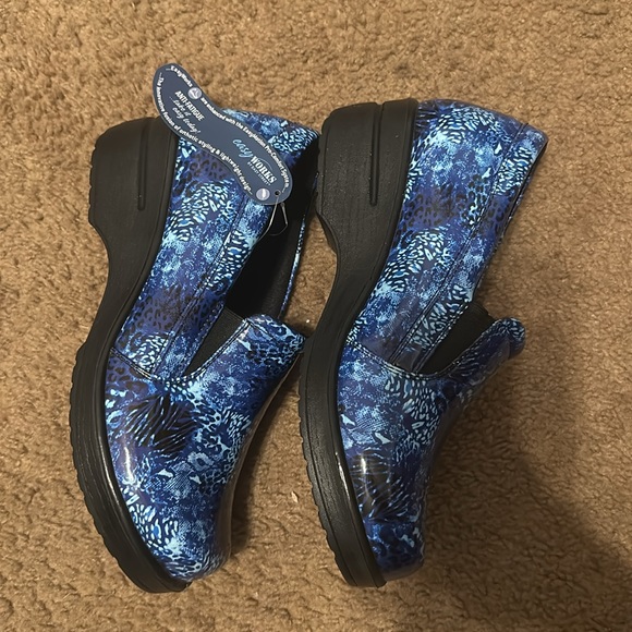 Easy Works by Easy Street Leeza Women's Slip Resistant Clog Work Shoe blue sz 9 - Picture 2 of 4